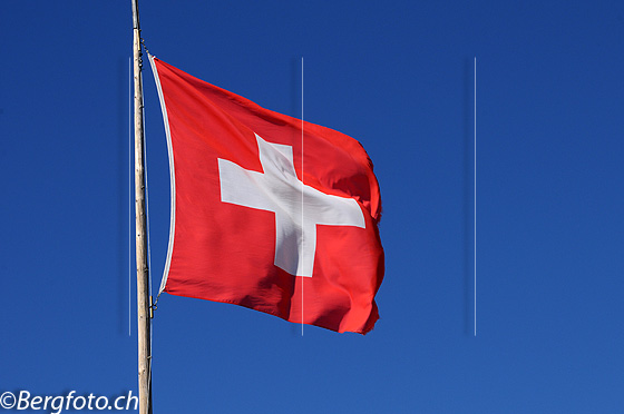 Foto: Schweizer Flagge im Wind.