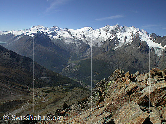 Foto: Strahlhorn, Rimpfischhorn, Allalinhorn, Alphubel und Mischabel von NE (Jegihorn)
Täschhorn, Dom, Lenzspitze, Nadelhorn, Stecknadelhorn und Hohberghorn. Vorgelagert das Ulrichshorn.