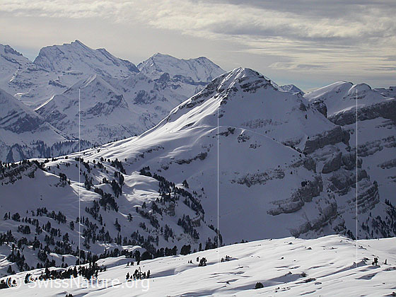 Foto: Sieben Hengste: Blick zum Gemmenalphorn. Im Hintergrund: Doldenhorn, Balmhorn und Altels.