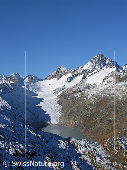 Foto: Im Aufstieg zum Sidelhorn. Blick auf den Oberaarsee und Oberaargletscher. Im Hintergrund Oberaar-Rothorn, Oberaarjoch, Oberaarhorn, Finsteraarhorn und Scheuchzerhorn.