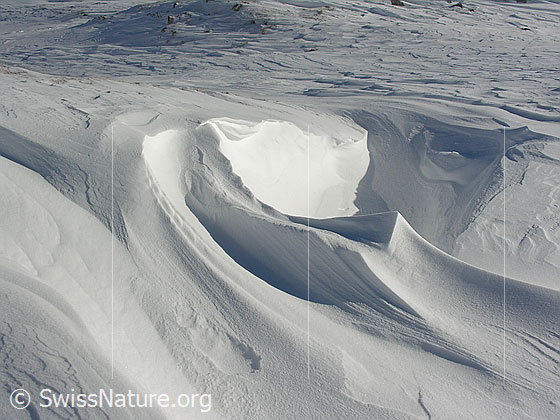 Foto: Schneeverfrachtung.