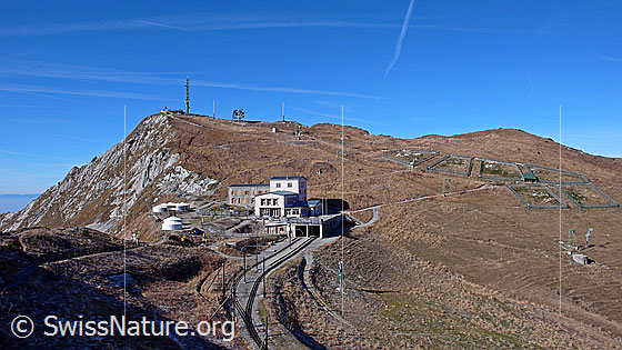 Foto: Rochers de Naye und Bergstation der Zahnradbahn.