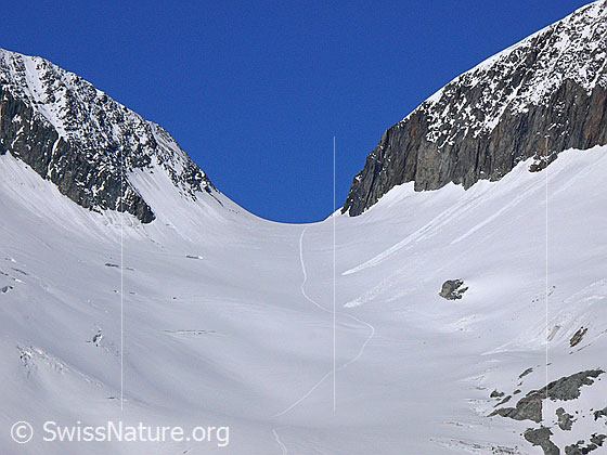 Foto: Oberaarjoch (Übergang) und Spuren von Alpinisten auf dem Oberaargletscher.