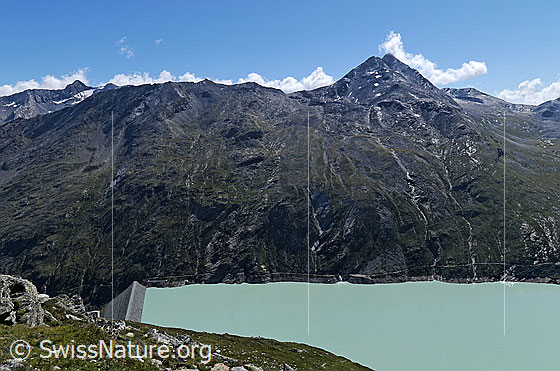 Foto: Stausee und Staudamm Mattmark und Berglandschaft mit Stellihorn und Quellwolken.