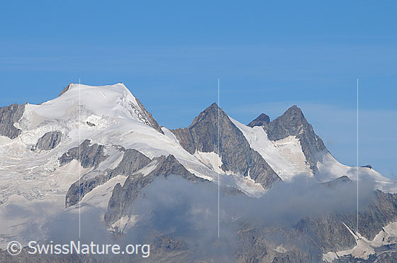 Foto: Gipfel: Gross Wannenhorn - Schönbühljoch - Schönbühlhorn - Gabelhornsattel - Chamm - Fiescher Gabelhorn mit Wolkenband.
Gletscher: Triftgletscher