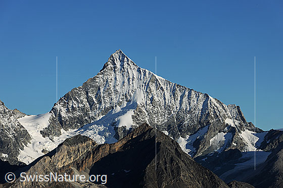 Foto: Weisshorn von SSE.
Links Schalijoch und Schaligrat, rechts der E-Grat (Normalroute).
Im Vordergrund Platthorn und Mettelhorn.