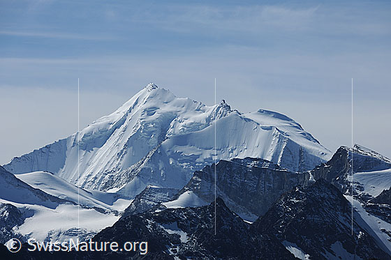 Foto: Blick vom Augstbordhorn zu Weisshorn und Bishorn.
Gut zu sehen sind die Hängegletscher des Bisgletschers in der NE-Wand des Weisshorns.