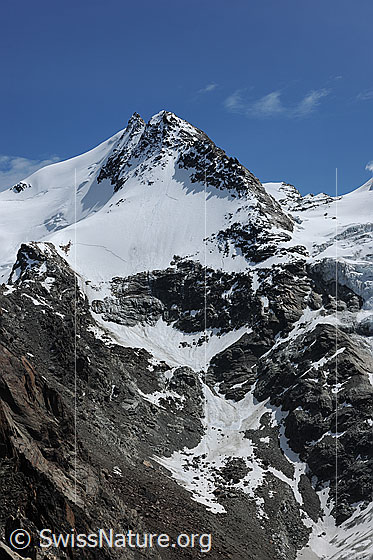 Foto: Fletschhorn.
Blick vom Jegihorn in die steilen Bergflanken.