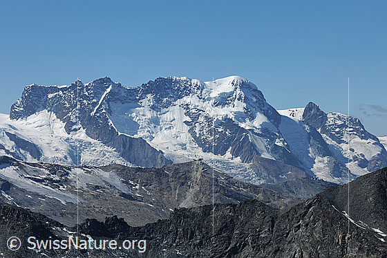 Foto: Breithorn und Klein Matterhorn.
Roccia Nera, Breithornzwillinge, Breithorn, Klein Matterhorn und Testa Grigia.