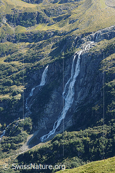 Foto: Tal der Wasserfälle: Lauterbrunnental
Schmadribachfall: (Links: Holdrifälle. Rechts: Talbachfäll)