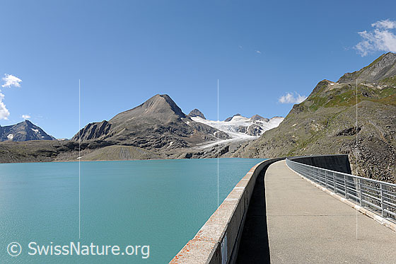 Foto: Griessee (Stausee), Griesgletscher, Bättelmatthorn und Blinnenhorn. Aufnahme ab Mauerkrone.