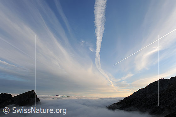 Foto: Nebelmeer und Schleierwolken über dem Diemtigtal.