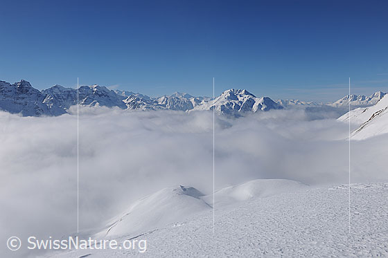 Foto: Blick vom Gandhorn über ein Nebelmeer über dem Binntal.