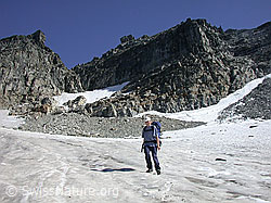 F007283: Alpinistin auf Gischigletscher