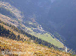 F008164: Am Eggerhorn: Tiefblick nach Imfeld, Binntal