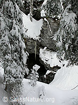 F009347: Grünenberg: Winterlandschaft mit Eiszapfen und Felsen