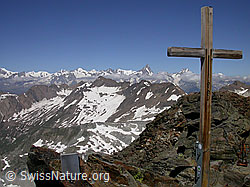 F012694: Ofenhorn: Gipfelkreuz, Gipfelbuch und Schweizer Alpen