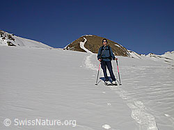F018553: Schneeschuhläuferin im Abstieg vom Gandhorn