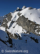 F021627: Schneeschuhläuferin am Ankestock