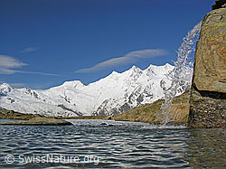 F035706: Allalin, Alphubel, Mischabel und Bergsee mit Wasserfall