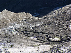 F038229: Spuren eines Murgangs auf dem Blinnengletscher