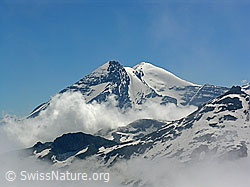 F038407: An Altes und Balmhorn bilden sich Quellwolken