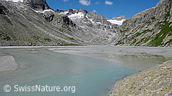 F051122: Schwemmebene mit Gletscherwasser und Sandablagerungen