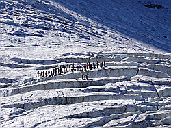 F051635: Menschen auf dem Triftgletscher