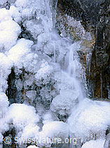 F052083: Eisgebilde und Wasser