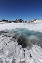 F070002: Bergsee mit Eisdecke