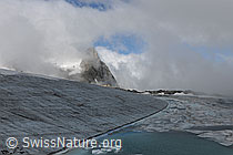 F076811: Nebelstimmung über Gletscher und Gletschersee