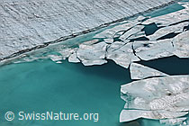 F076881: Türkisfarbenes Wasser im Gletschersee