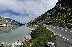 F079508: Stausee und Passstrasse