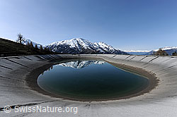 F083921: Spiegelung in Ausgleichsbecken (erneuerbare Engergie / Wasserkraft)