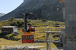 F089990: Werkbahn bei der Ankunft an der Bergstation