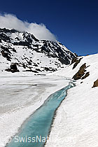 F097456: Hellblaues Wasser am Rand der Eisdecke