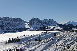 F115093: Nebelmeer vor Sieben Hengste, Sichle, Burst, Sigriswiler Rothorn und Niesen