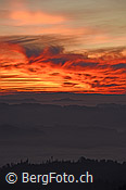 F135913: Abendstimmung mit glühenden Wolken
