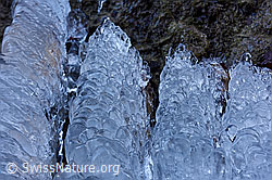 F143952: Interessant geformte Eisgebilde