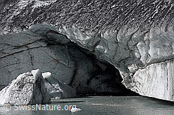 F155909: Grotte im Eisberg